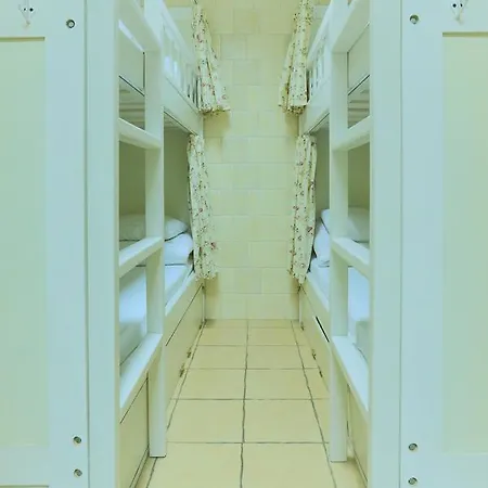 N1 Dom אכסניה *