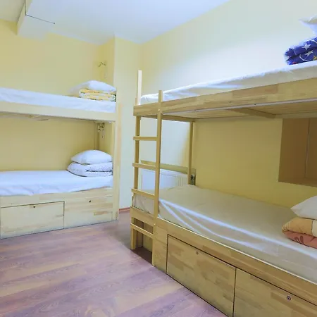 بيت شباب N1 Dom