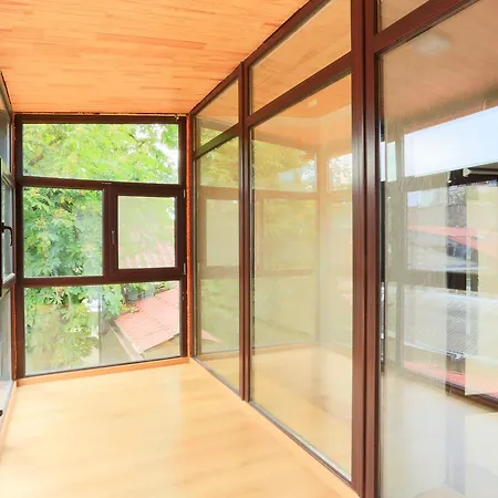 N1 Dom بيت شباب